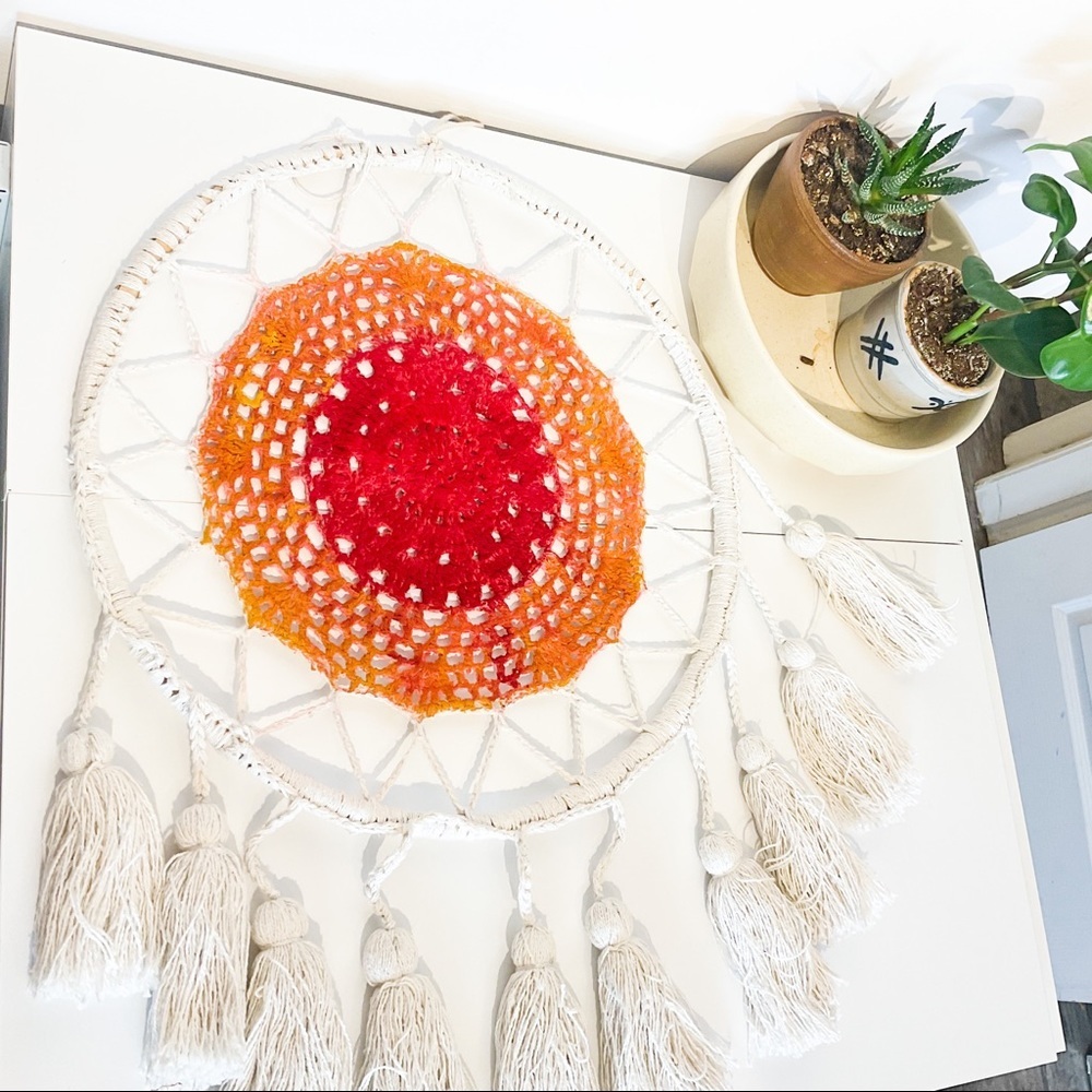 Large VINTAGE White Crocheted Dreamcatcher - Picture 7 of 10